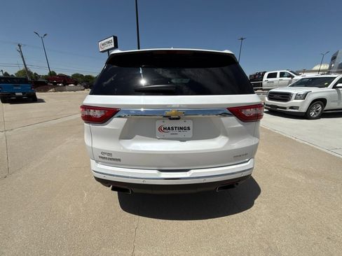 Used 2019 Chevrolet Traverse Premier FWD image 4