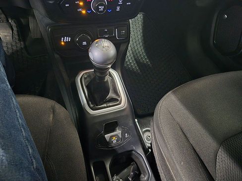 Used 2018 Jeep Renegade Altitude AWD/4WD image 15