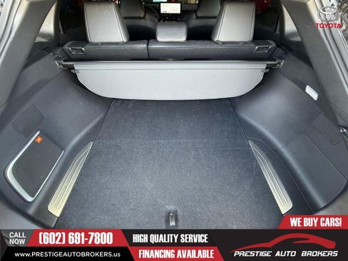 Used 2023 Toyota Venza XLE AWD/4WD image 29
