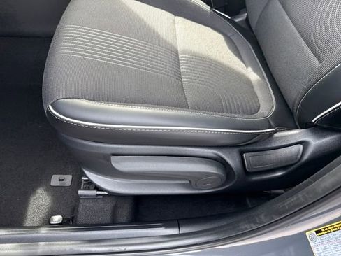 Certified 2025 Hyundai Venue Limited FWD image 11