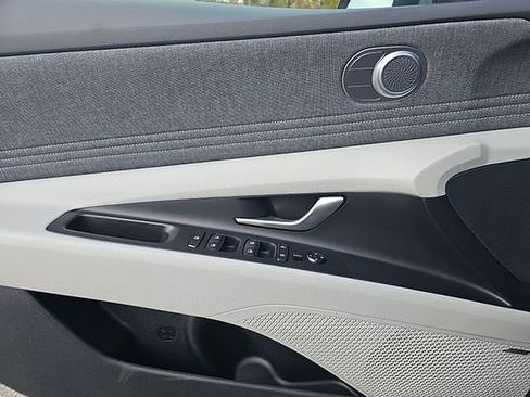New 2025 Hyundai Elantra Limited w/ Cargo Package image 33