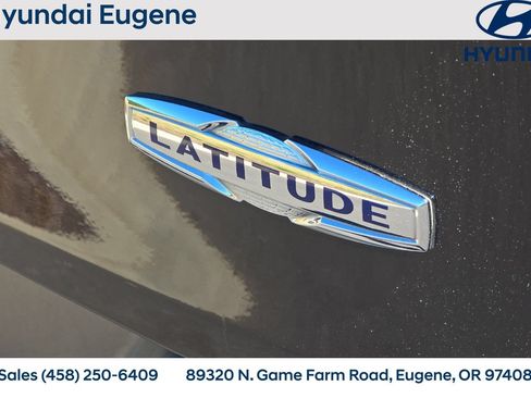 Used 2018 Jeep Cherokee Latitude w/ Cold Weather Group AWD/4WD image 38