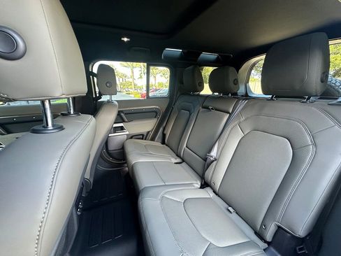 Used 2023 Land Rover Defender 110 X-Dynamic SE AWD/4WD image 38