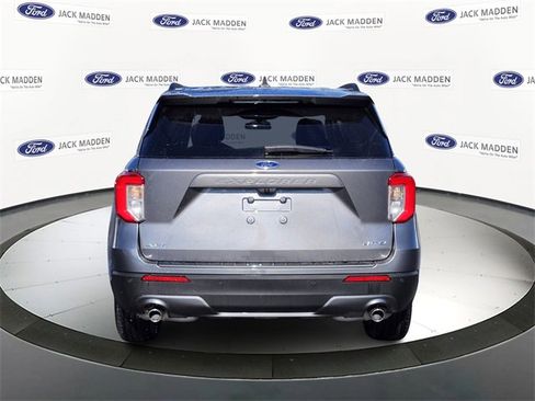 Used 2023 Ford Explorer XLT w/ Equipment Group 202A image 4