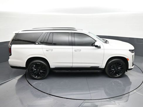 Used 2022 Cadillac Escalade Premium Luxury AWD/4WD image 17