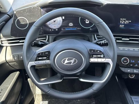 New 2025 Hyundai Elantra Limited image 10