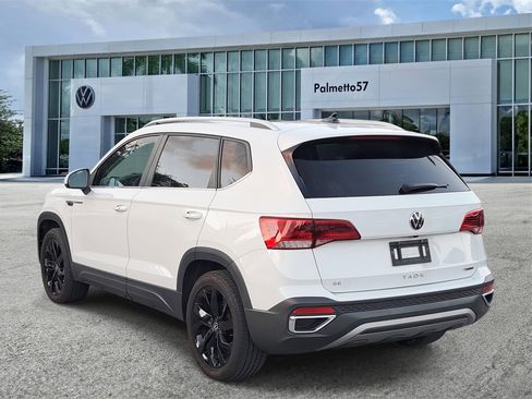 Certified 2022 Volkswagen Taos SE image 6