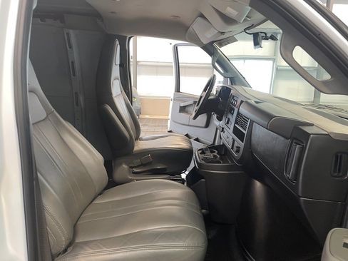 Used 2025 GMC Savana 3500 Extended RWD image 23