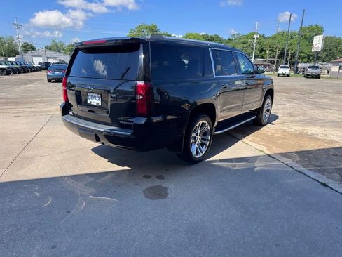 Used 2019 Chevrolet Suburban Premier RWD image 6