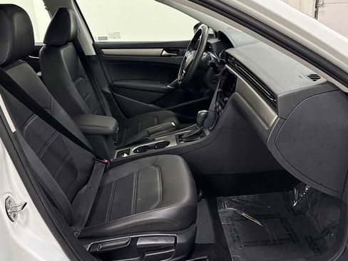 Used 2021 Volkswagen Passat 2.0T SE image 29