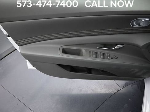 Used 2025 Hyundai Elantra SEL FWD image 11