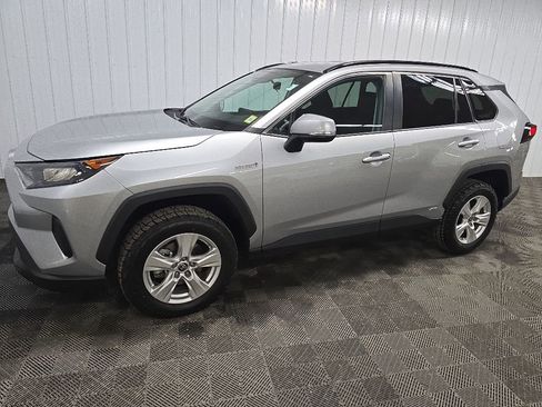 Used 2021 Toyota RAV4 LE AWD/4WD image 6