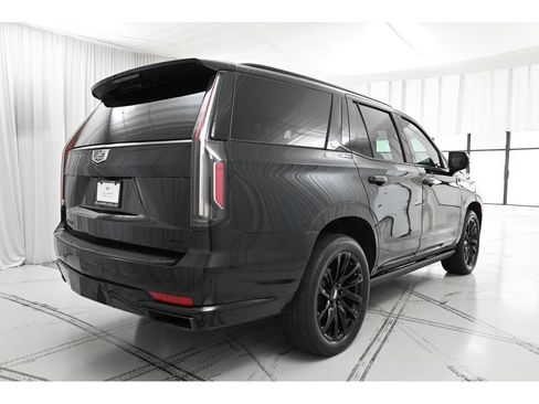 Used 2023 Cadillac Escalade Sport Platinum w/ LPO, ONYX Package AWD/4WD image 7
