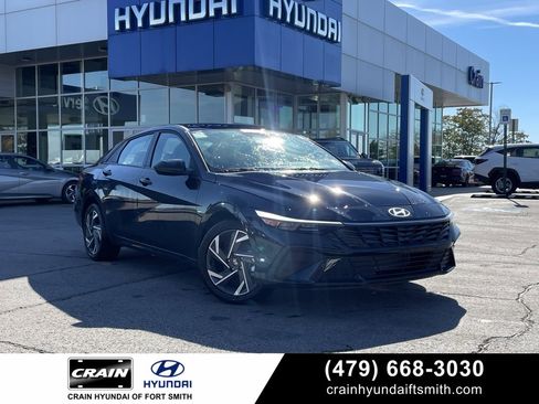 Used 2025 Hyundai Elantra Sport image 1