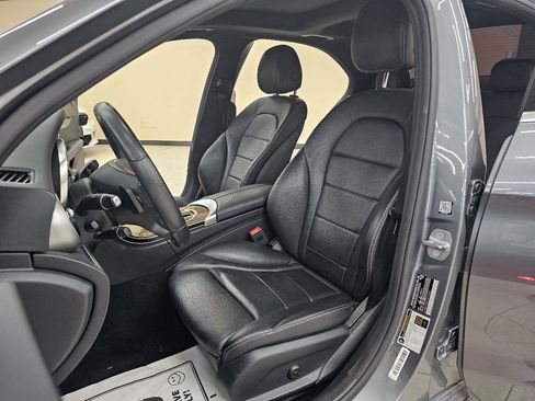 Used 2018 Mercedes-Benz C 300 Sedan w/ Premium Package image 17