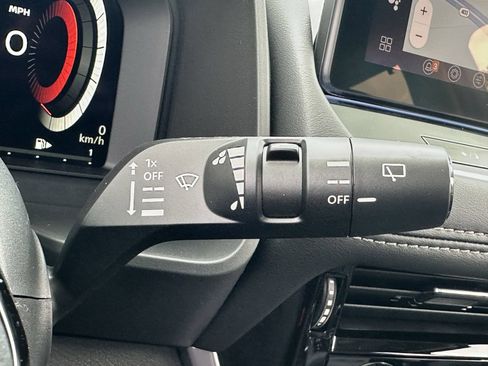 New 2025 Nissan Rogue SL w/ SL Premium Package FWD image 12