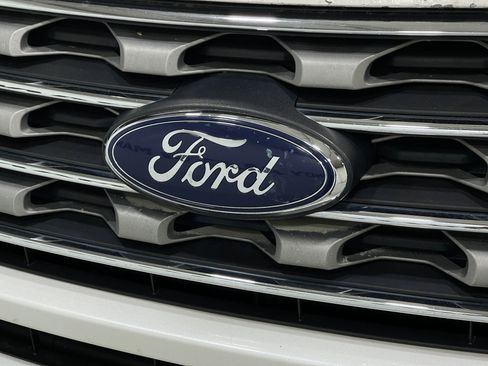 Used 2016 Ford Explorer XLT w/ Equipment Group 202A image 38