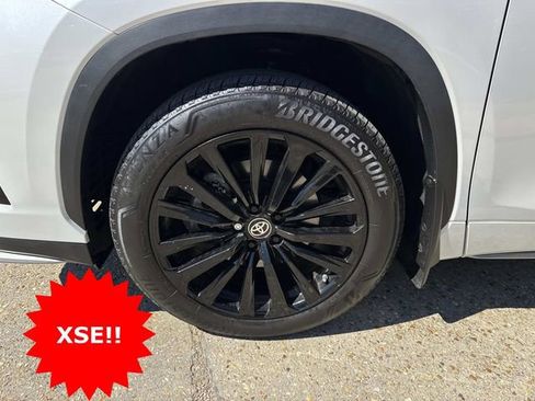 Used 2023 Toyota Highlander XSE image 3