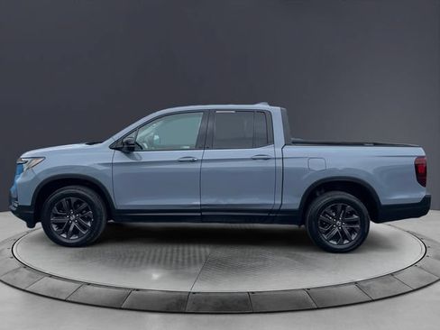 Used 2023 Honda Ridgeline Sport image 2