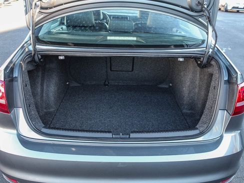 Used 2017 Volkswagen Jetta SE image 27