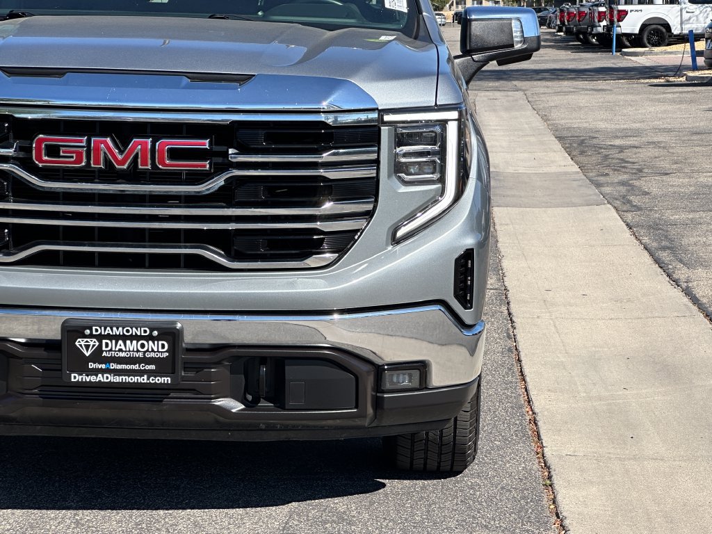 Used 2025 GMC Sierra 1500 SLT AWD/4WD image 13