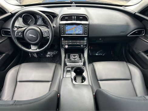 Used 2017 Jaguar XE RWD image 4
