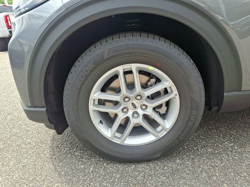 New 2025 Ford Explorer Active image 18