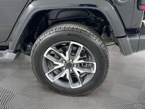 Certified 2024 Jeep Wrangler Unlimited w/ Convenience Group AWD/4WD image 26