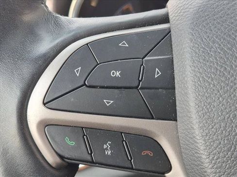 Used 2019 Jeep Grand Cherokee Limited AWD/4WD image 15
