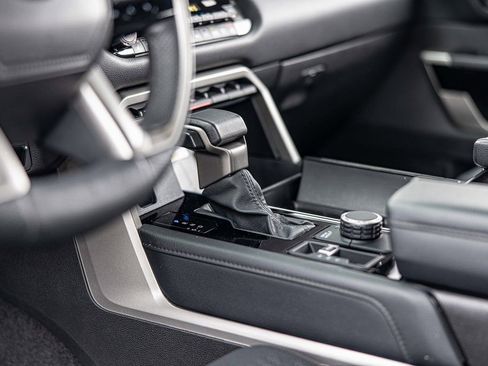 Used 2024 Toyota Sequoia Limited image 22