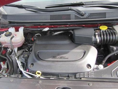 Certified 2025 Chrysler Pacifica Select FWD image 21