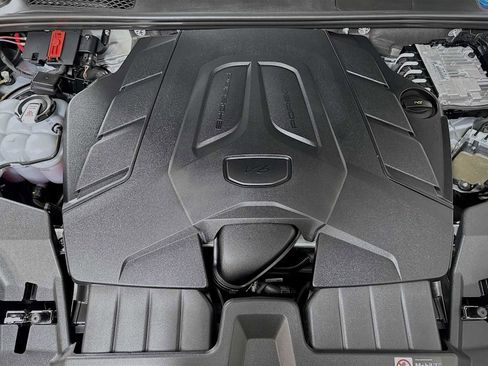 Certified 2025 Porsche Cayenne image 31