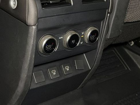 Used 2024 Land Rover Defender 110 X-Dynamic SE AWD/4WD image 17
