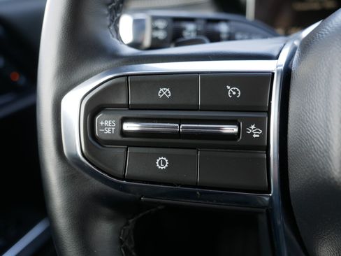 Used 2025 GMC Acadia Elevation image 28