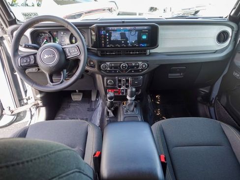 Used 2024 Jeep Wrangler Unlimited AWD/4WD image 24