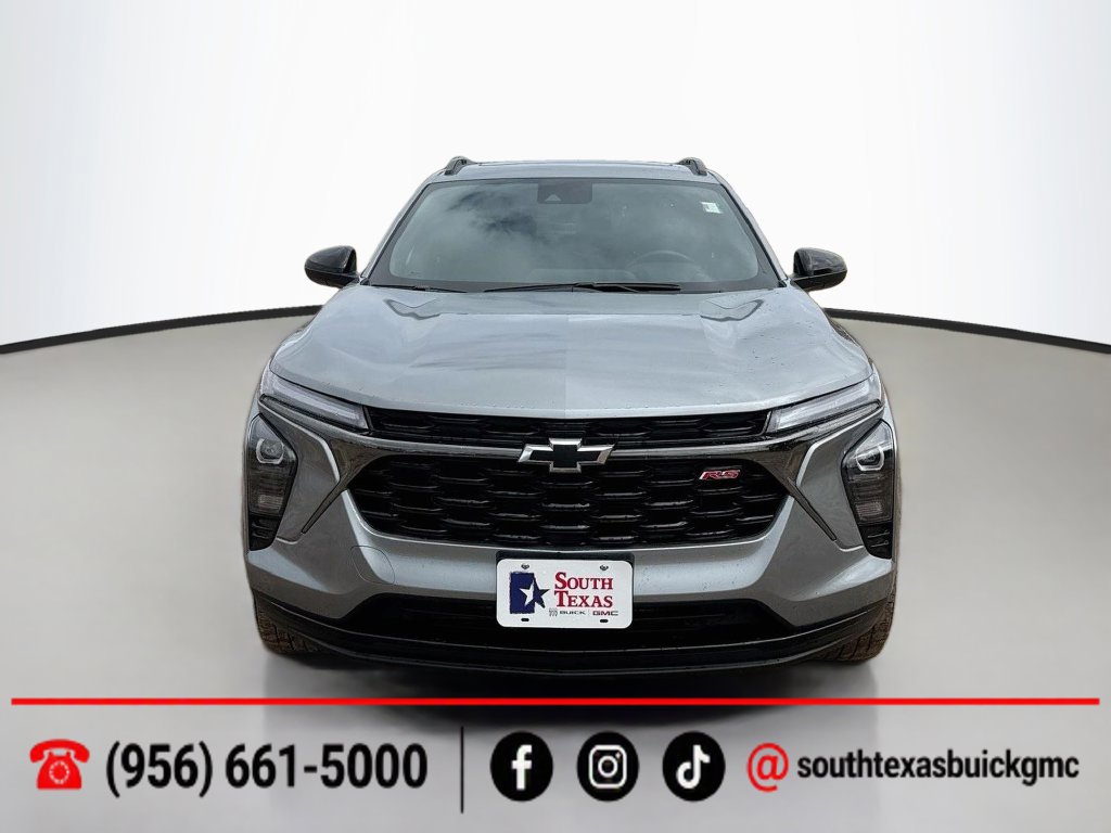 Used 2025 Chevrolet Trax RS w/ Sunroof Package FWD image 2