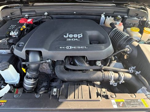 Used 2021 Jeep Wrangler Unlimited Rubicon AWD/4WD image 8