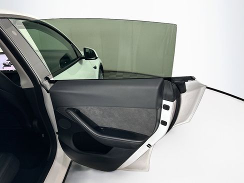 Used 2023 Tesla Model Y Long Range image 29