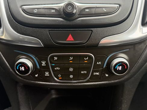 Used 2018 Chevrolet Equinox LT AWD/4WD image 19