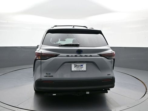 Used 2025 Toyota Sienna XLE Woodland Edition AWD/4WD image 7