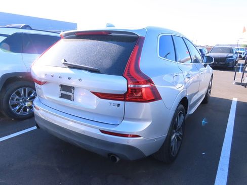 Used 2018 Volvo XC60 T5 Momentum w/ Vision Package image 4