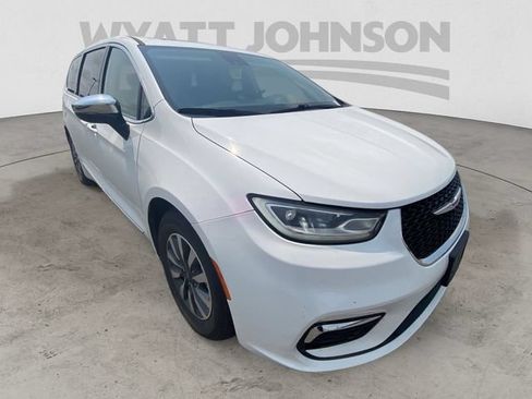 Used 2023 Chrysler Pacifica Limited FWD image 13