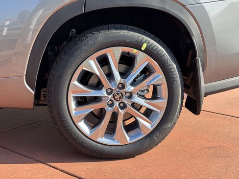 New 2026 Toyota Highlander Limited image 12