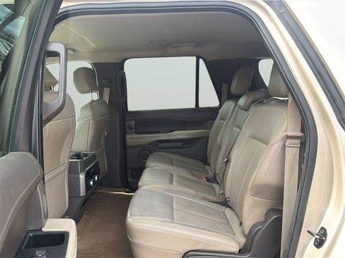 Used 2018 Ford Expedition Max XLT w/ Equipment Group 202A AWD/4WD image 17