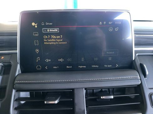 Used 2024 GMC Yukon XL SLT w/ SLT Luxury Package image 5