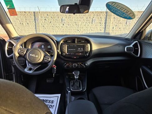 Used 2023 Kia Soul LX w/ LX Technology Package image 15
