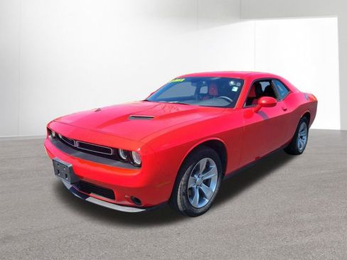 Used 2016 Dodge Challenger SXT image 11