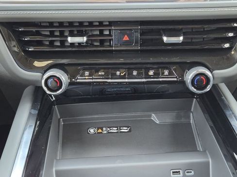 New 2026 Chevrolet Suburban Premier image 14