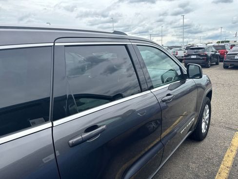 Used 2014 Jeep Grand Cherokee Laredo w/ 18" Wheel & 8.4" Radio Group AWD/4WD image 10