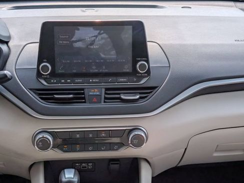 Used 2022 Nissan Altima 2.5 SV FWD image 17